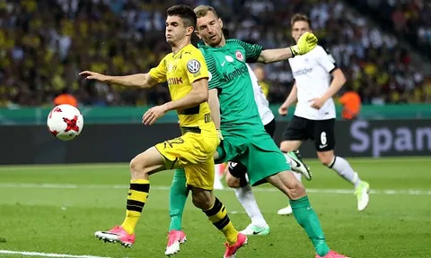 Thay người bất đắc dĩ đem về chiếc cúp cho Dortmund