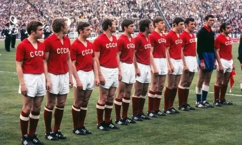 Những đội bóng cực mạnh mà phải ngồi nhà xem World Cup