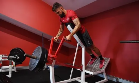Thêm CLB lớn nhập cuộc đua Giroud