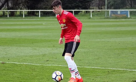 Thi đấu chói sáng, măng non của United được CLB tưởng thưởng