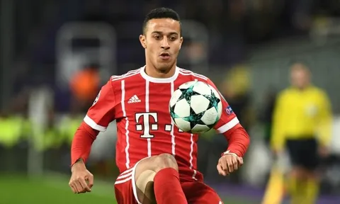 Fred chưa đủ, Man United cần chiêu mộ "phù thủy" tuyến giữa giá 54 triệu bảng