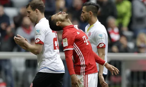 Thiago sút ngoài vòng cấm san bằng tỷ số 2-2 cho Bayern (Bayern Munich 2-2 Mainz 05, vòng 34 Bundesliga)
