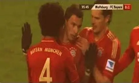 Thời còn chơi cho Bayern, Mandzukic cũng ngã bàn đèn đẹp thế này