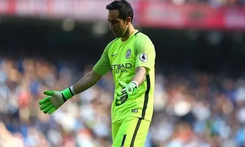 Thủ môn số 1 của Man City lặp lại kết quả đáng xấu hổ