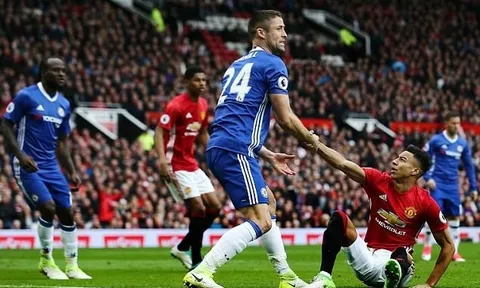 Thủ quân Chelsea thừa nhận ‘ngu ngốc’ khi giúp đối thủ