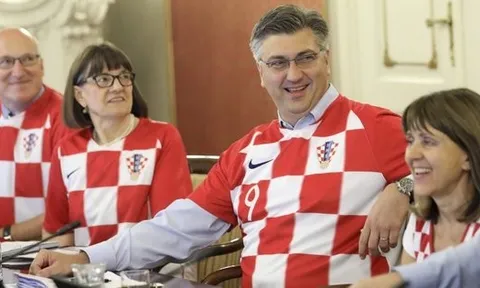 Thủ tướng Croatia đích thân chúc mừng đội bóng