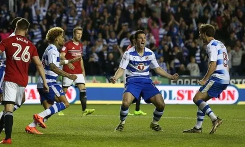 Thua Reading bởi quả penalty tranh cãi, Fulham chấm dứt giấc mơ thăng hạng