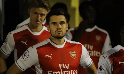 Thua Stoke, Arsenal liên tiếp chia tay 2 nguời thừa