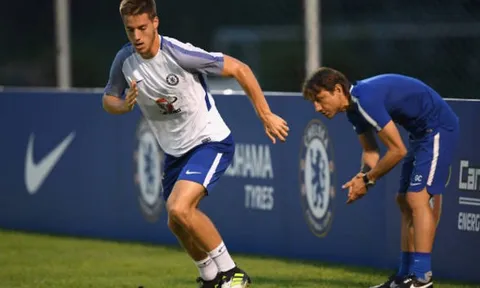 Thua trận, Conte soi từng bước chạy của các cầu thủ Chelsea