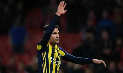 Thực hư chuyện Van Persie đến Trung Quốc thi đấu