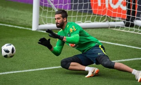 Thương vụ Alisson Becker: Giữa "ma trận" tin đồn