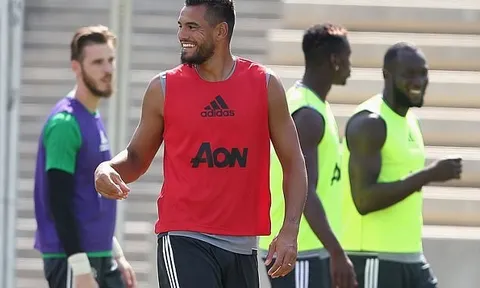 Tiếng cười rộn ràng khắp sân tập Man Utd trước trận derby