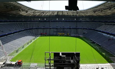 Tiết kiệm điện, Bayern đem 'hàng' mới về Allianz Arena