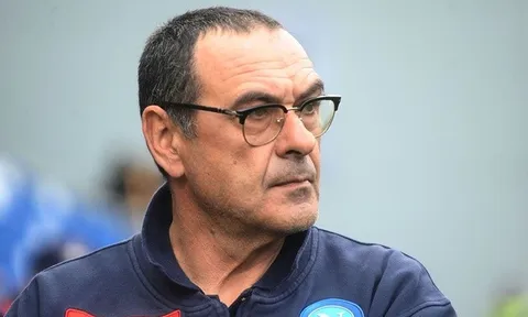 Chủ tịch Napoli chỉ trích tân HLV Chelsea, yêu cầu Cavani giảm lương để trở lại