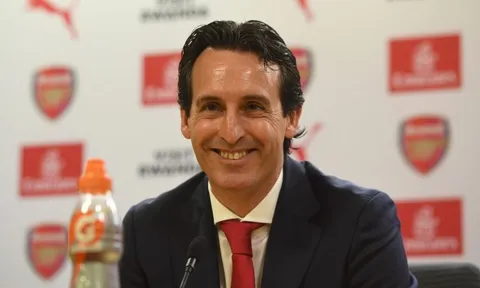 Tiết lộ: Emery "dụ dỗ" người thừa của M.U ngay khi cập bến Arsenal