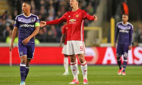 TIẾT LỘ: Ibrahimovic nói gì với đồng đội sau bàn mở tỉ số?