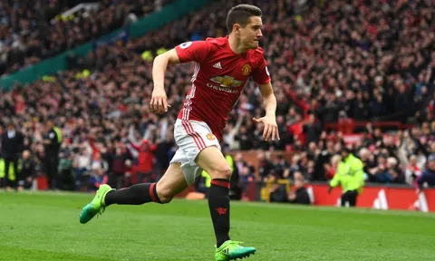 TIẾT LỘ: Ngày đầu đến M.U, Mourinho nói gì với Herrera?