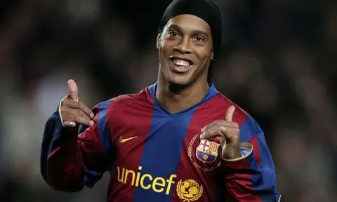 TIẾT LỘ: Ronaldinho suýt gia nhập Man Utd