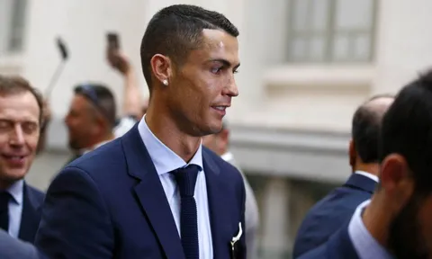 TIẾT LỘ: Ronaldo ra đi vì Perez "nuốt lời"?