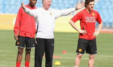 Tiết lộ: Sir Alex truyền lửa cho học trò bằng phong bì "vi diệu"