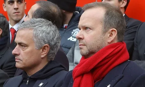 Tiết lộ SỐC nội tình M.U: Mourinho và Ed Woodward từ mặt nhau 17 ngày