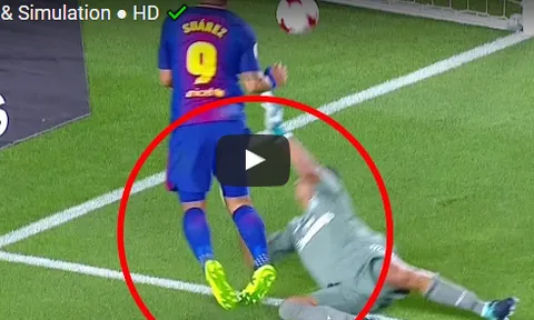 Tình huống ăn vạ của Suarez chưa phải lộ liễu nhất