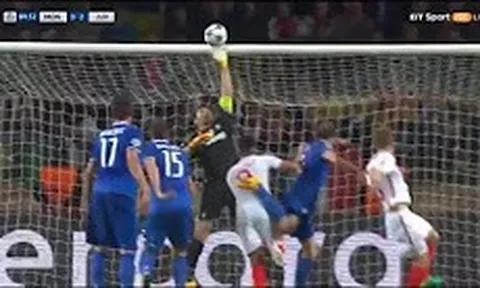 Tình huống cứu thua ảo diệu của Gianluigi Buffon vs Monaco