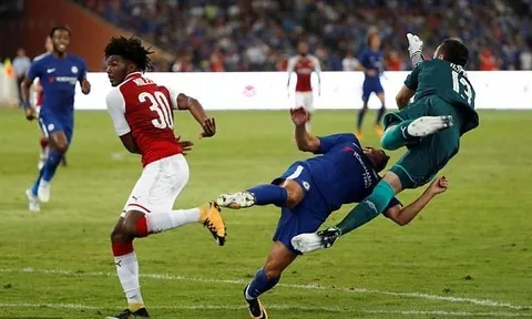 Tình huống Pedro bị Ospina hạ K.O trên sân