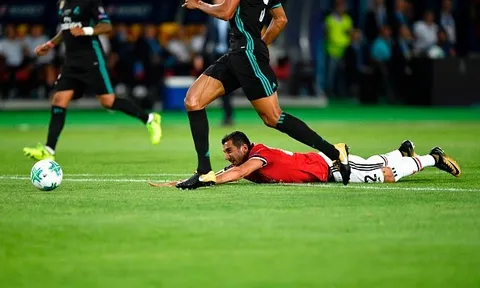 Tình huống xỏ háng Ramos cực ngọt của Mkhitaryan