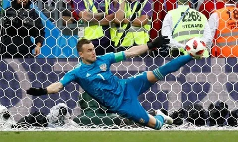 Thủ môn quá siêu nhờ… FIFA làm lơ!