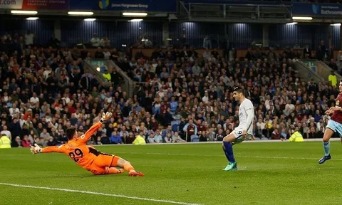 Tỏ thái độ khi bị thay ra, Morata cất lời xin lỗi