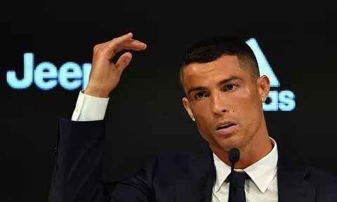 TOÀN CẢNH buổi họp báo của Ronaldo: Tôi thích thử thách, tôi đến để chinh phục!