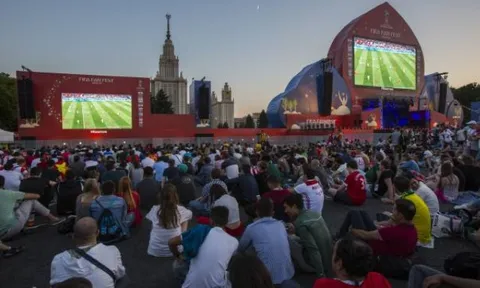 Toàn cảnh đa sắc màu tại khu vực Fanfest tại Moscow