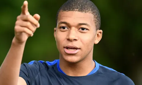 Toàn cảnh vụ Kylian Mbappe: Kịch bản nào cho Hè này?