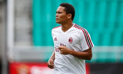 Toàn tân binh khủng, Montella vẫn tin dùng Bacca