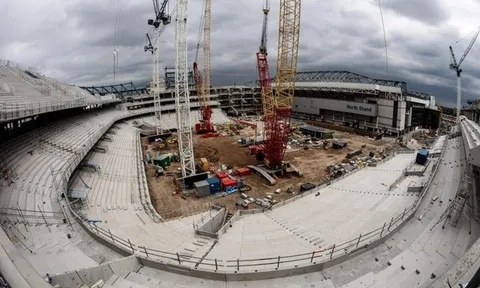 Tốc độ thi công "ánh sáng" của sân White Hart Lane mới