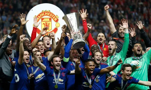 Tổng kết bóng đá Anh 2016/17: Ai chẳng ước được như Man Utd?