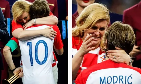 Tổng thống Croatia nghẹn ngào lau nước mắt cho Modric trên bục trao giải