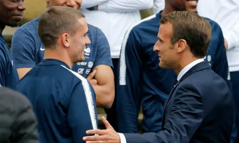 Tổng thống Pháp tới thăm đại bản doanh của Les Bleus