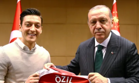 Tổng thống Thổ Nhĩ Kỳ bày tỏ sự phẫn nộ về vụ Mesut Ozil
