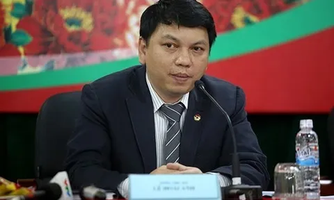 Điểm tin bóng đá Việt Nam tối 18/05: VFF lên tiếng bản quyền World Cup 2018; Thầy Park vi hành ở Thống Nhất