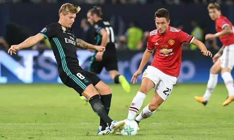 Toni Kroos chơi cực hay trước Man United