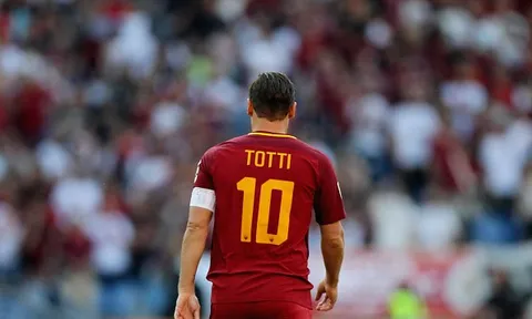 Top 10 bàn thắng đẹp nhất trong sự nghiệp của Totti