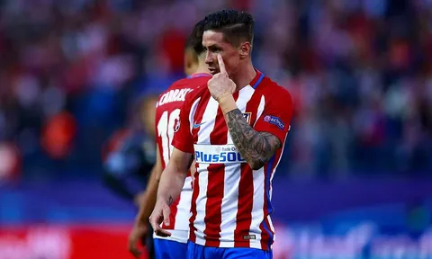 Torres bị CĐV Liverpool 'ném đá' vì Chelsea