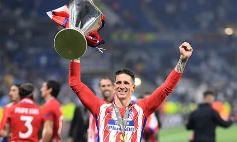 Torres nghẹn ngào trong lễ rước cúp Europa League