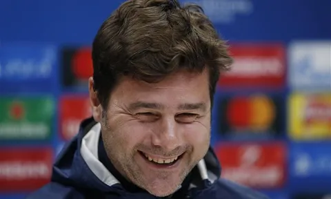 Tottenham chế giễu Chelsea và Arsenal bằng áp phích quảng cáo