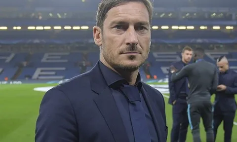 Huyền thoại Totti bất ngờ 'thả thính' Messi