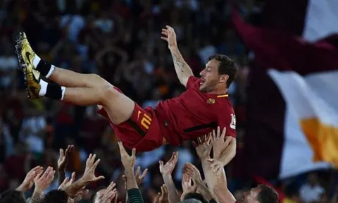 Totti ra sân, Roma nghẹt thở tiến thẳng đến Champions League