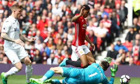 Tranh cãi Rashford đóng kịch kiếm phạt đền cho Man United