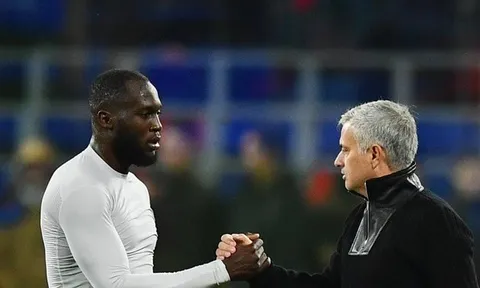 "Trò cưng" ra sức bảo vệ Mourinho trước bão chỉ trích